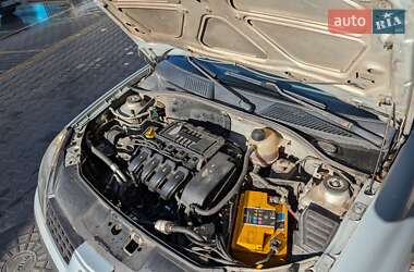 Хэтчбек Renault Clio 2001 в 