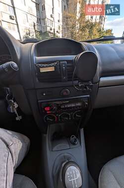 Хэтчбек Renault Clio 2001 в 