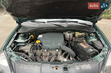 Хетчбек Renault Clio 2006 в 
