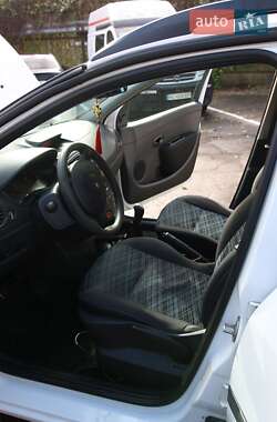 Хэтчбек Renault Clio 2009 в 