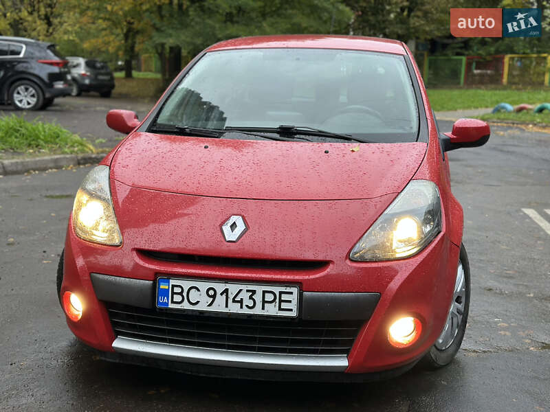 Седан Renault Clio 2010 в Львове