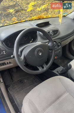 Хэтчбек Renault Clio 2005 в 