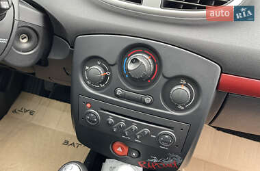 Хетчбек Renault Clio 2007 в 
