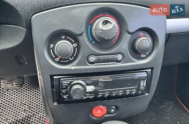 Хетчбек Renault Clio 2007 в 