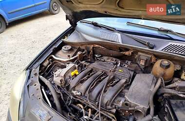 Седан Renault Clio 2005 в 