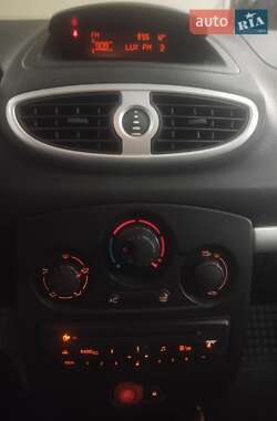 Хэтчбек Renault Clio 2012 в 