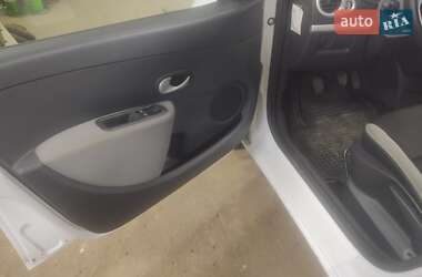 Хэтчбек Renault Clio 2012 в 