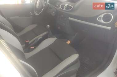Хэтчбек Renault Clio 2012 в 