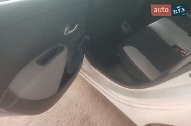 Хэтчбек Renault Clio 2012 в 