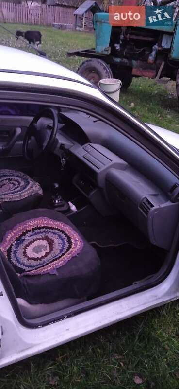 Хетчбек Renault Clio 1992 в Коростені фото 2 Хетчбек Renault Clio 1992 в Коростені