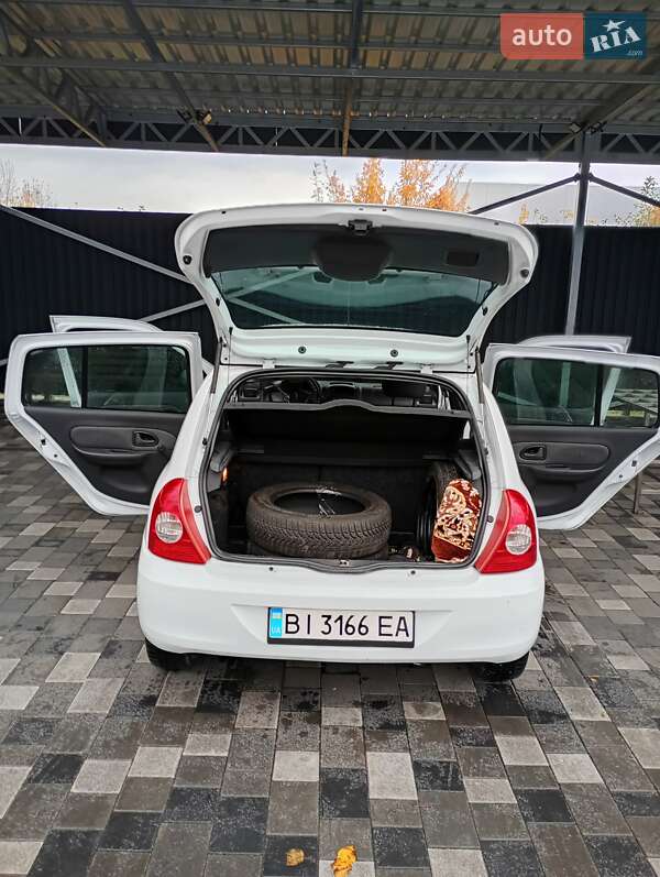 Хетчбек Renault Clio 2011 в Полтаві фото 6 Хетчбек Renault Clio 2011 в Полтаві