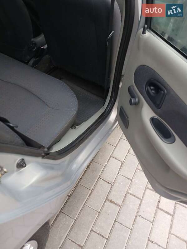 Renault Clio 2005