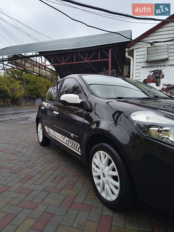 Хэтчбек Renault Clio 2011 в Днепре