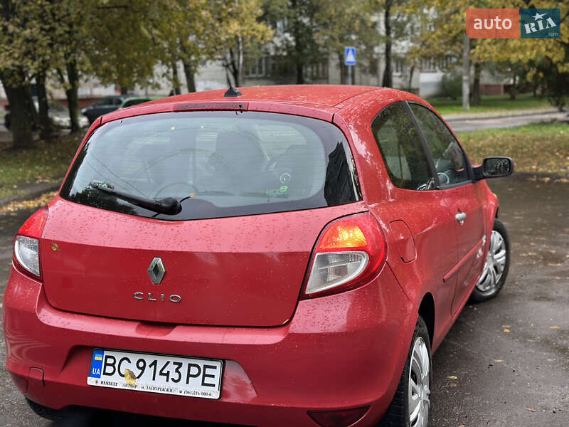 Седан Renault Clio 2010 в Львові фото 9 Седан Renault Clio 2010 в Львові