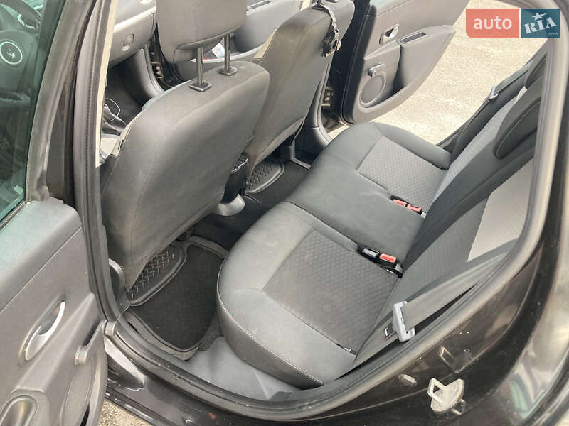 Универсал Renault Clio 2011 в Киеве фото 12 Универсал Renault Clio 2011 в Киеве