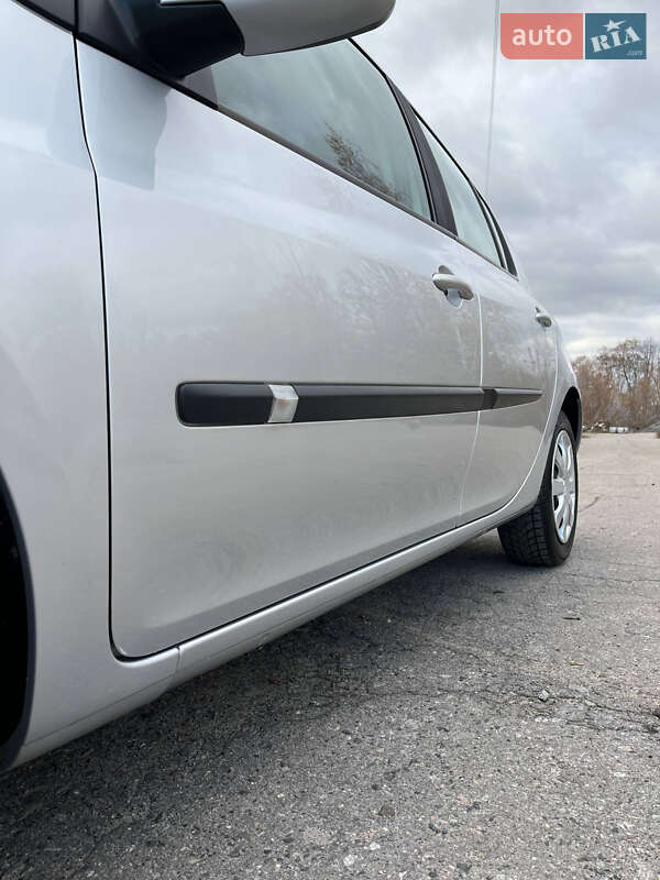 Хетчбек Renault Clio 2006 в Хоролі