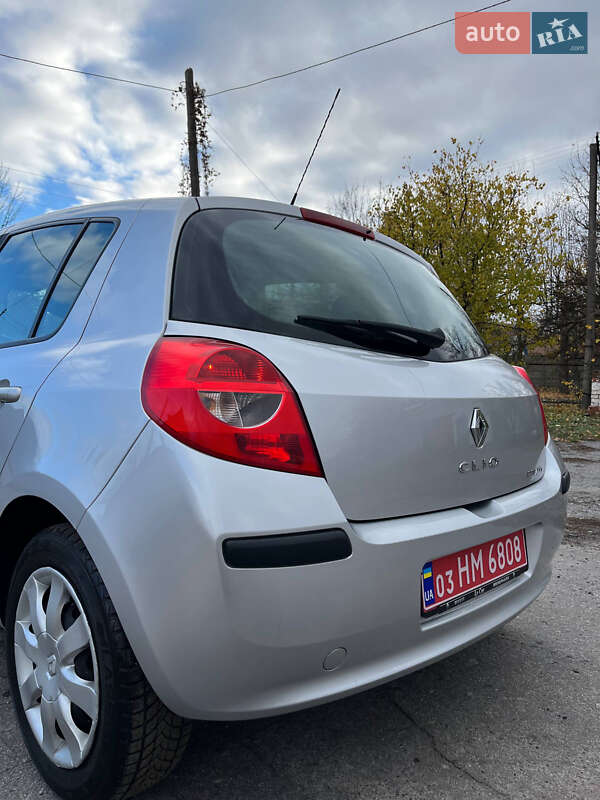 Хетчбек Renault Clio 2006 в Хоролі