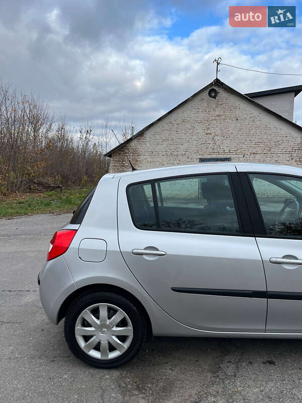 Хетчбек Renault Clio 2006 в Хоролі