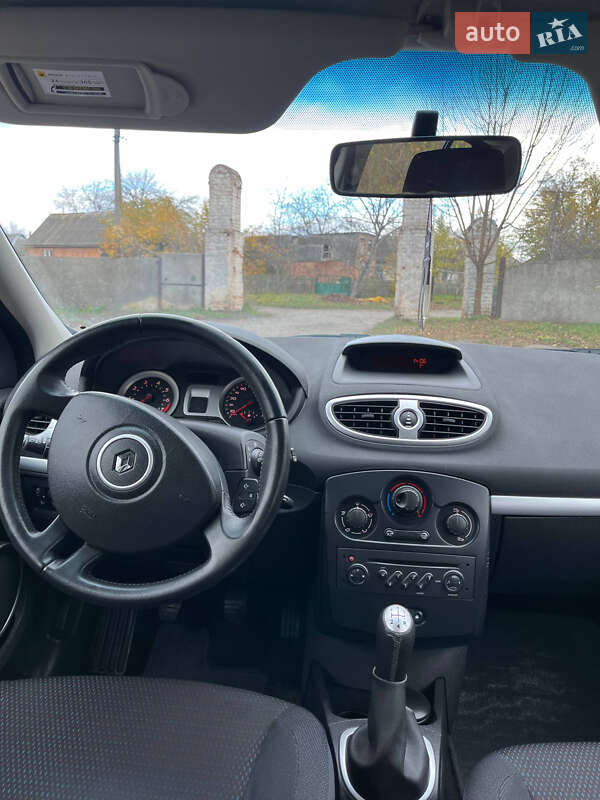 Хетчбек Renault Clio 2006 в Хоролі