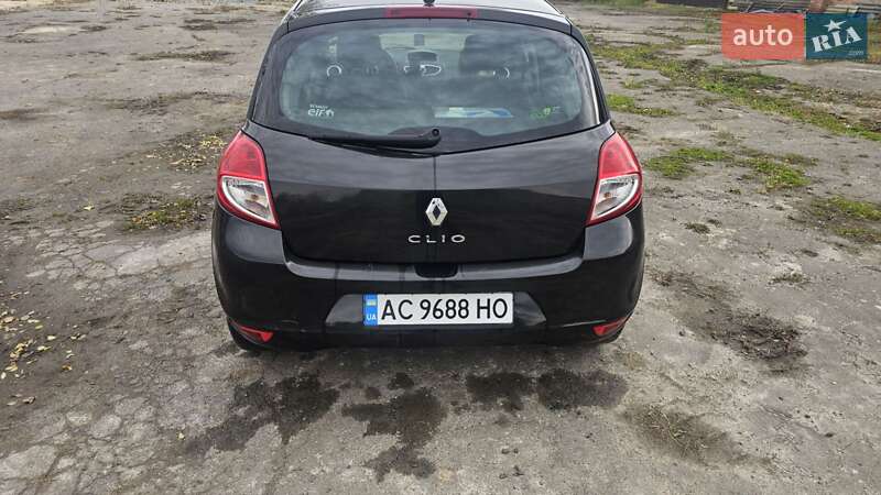 Хетчбек Renault Clio 2009 в Дерно
