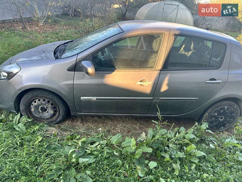 Хетчбек Renault Clio 2010 в Івано-Франківську фото 5 Хетчбек Renault Clio 2010 в Івано-Франківську
