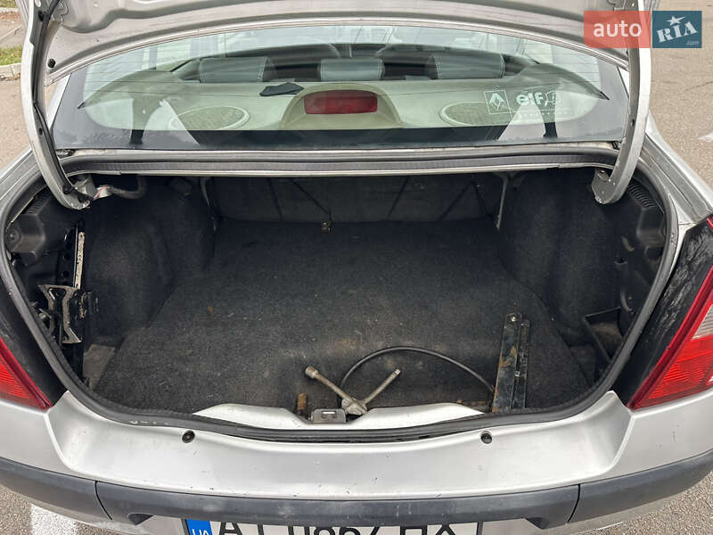 Седан Renault Clio 2006 в Києві