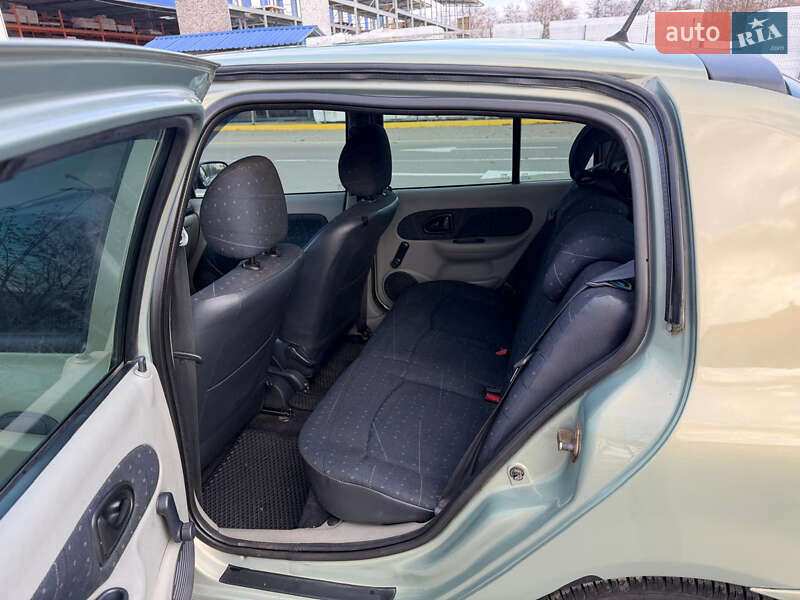 Хетчбек Renault Clio 2003 в Сумах