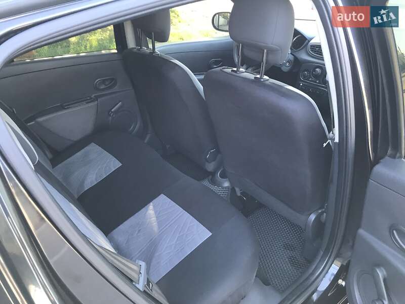 Хэтчбек Renault Clio 2009 в Сумах