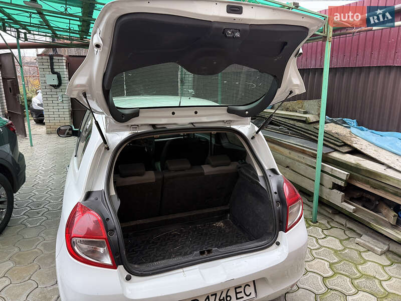 Хетчбек Renault Clio 2010 в Запоріжжі