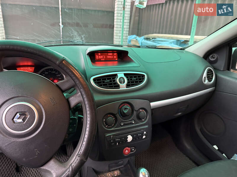 Хетчбек Renault Clio 2010 в Запоріжжі