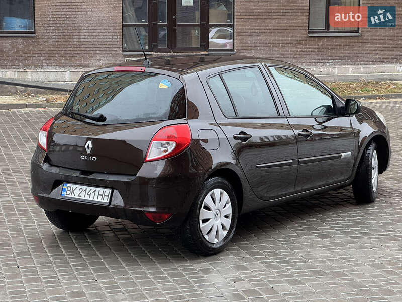 Хэтчбек Renault Clio 2011 в Нетешине фото 4 Хэтчбек Renault Clio 2011 в Нетешине