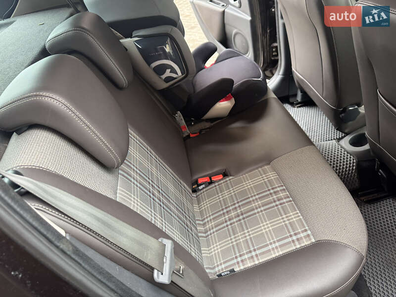 Хэтчбек Renault Clio 2011 в Нетешине фото 25 Хэтчбек Renault Clio 2011 в Нетешине