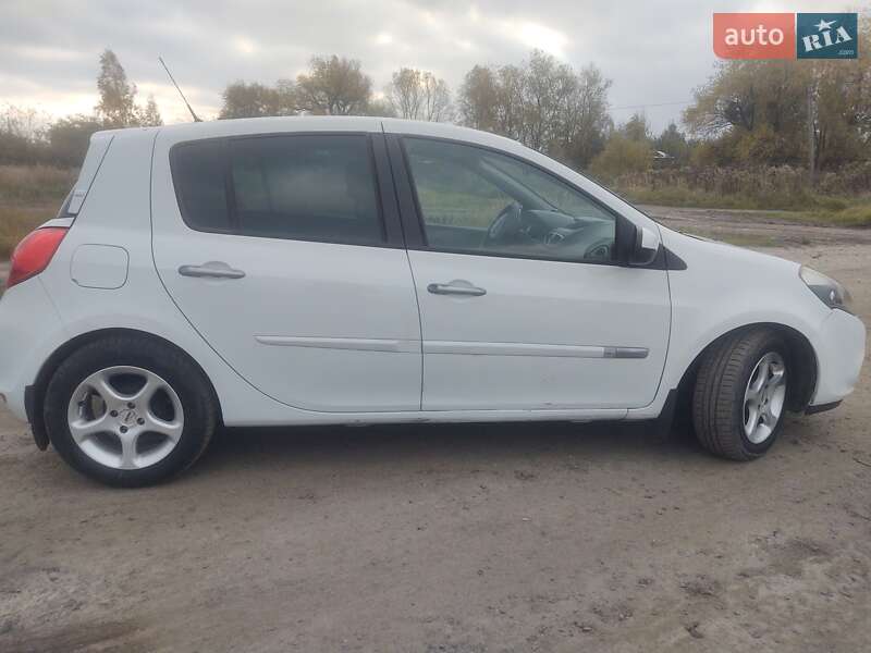 Хэтчбек Renault Clio 2012 в Дубно