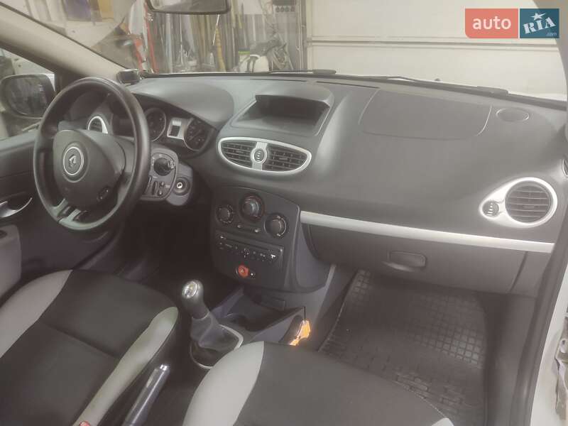 Хэтчбек Renault Clio 2012 в Дубно