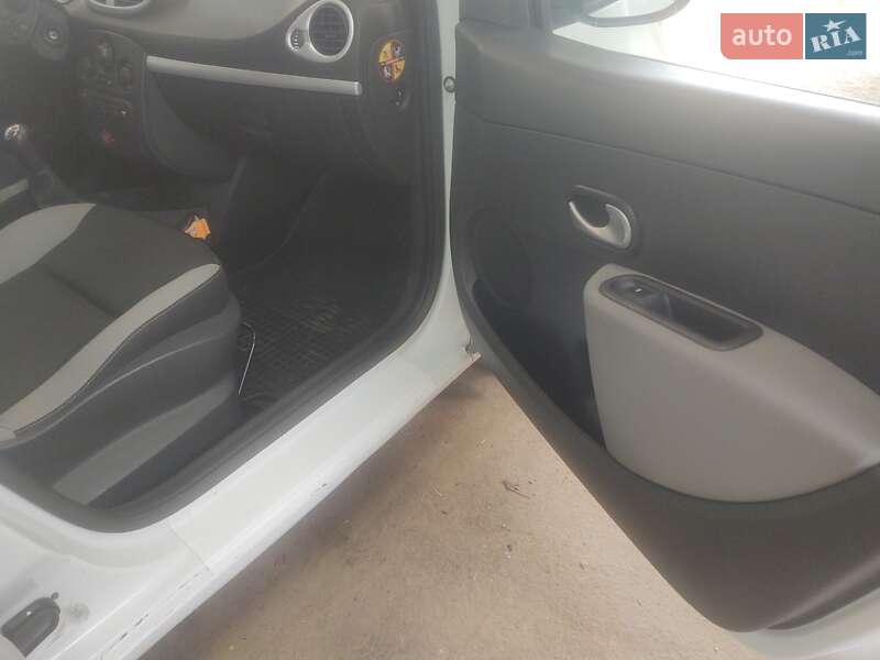 Хэтчбек Renault Clio 2012 в Дубно