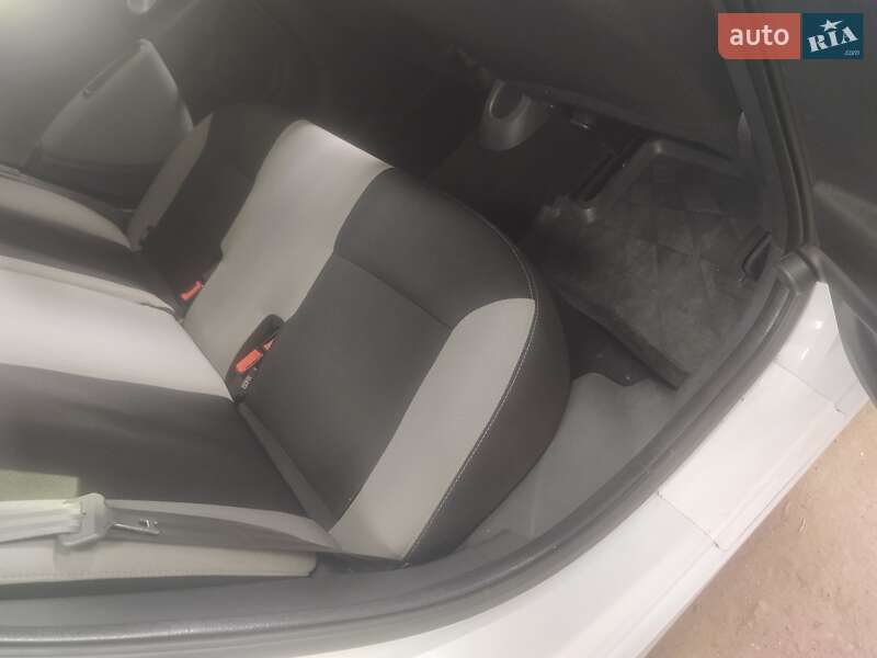 Хэтчбек Renault Clio 2012 в Дубно