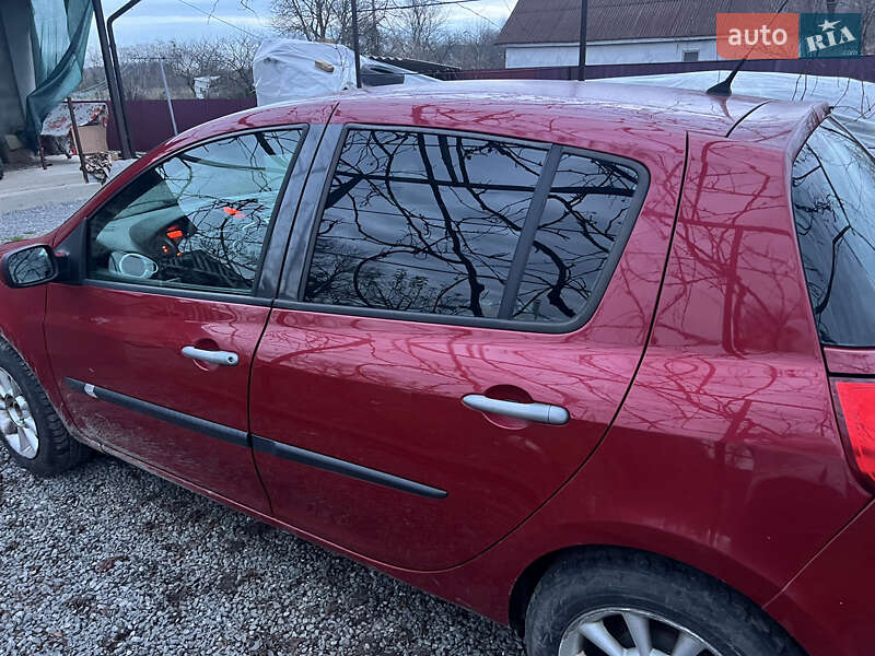 Хэтчбек Renault Clio 2010 в Полонном