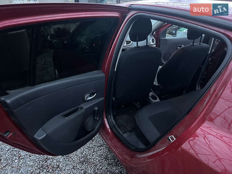 Хэтчбек Renault Clio 2010 в Полонном