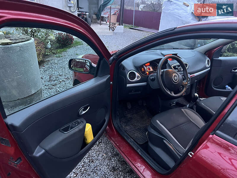 Хэтчбек Renault Clio 2010 в Полонном