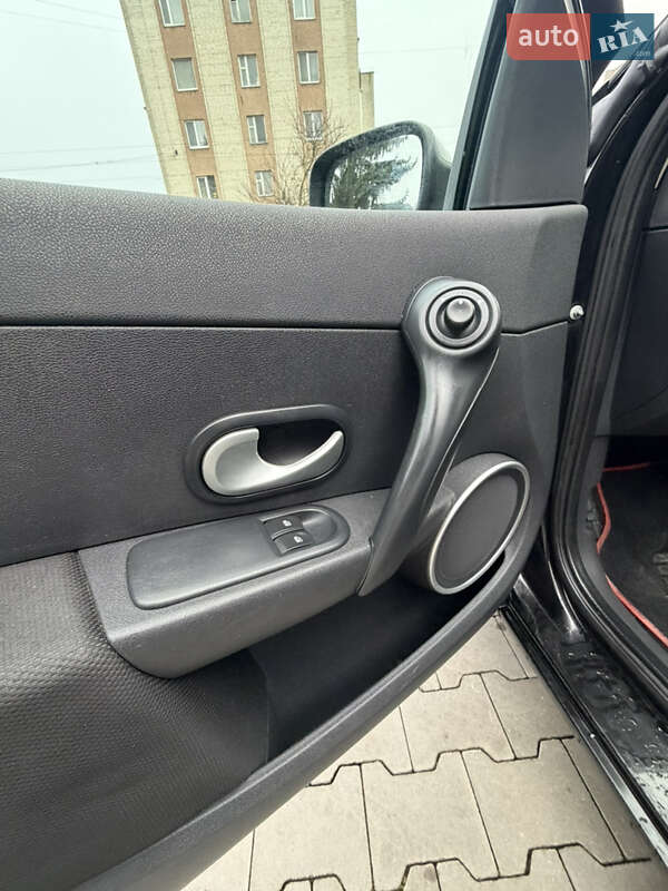 Хэтчбек Renault Clio 2007 в Луцке