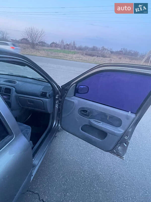 Хэтчбек Renault Clio 2001 в Яготине