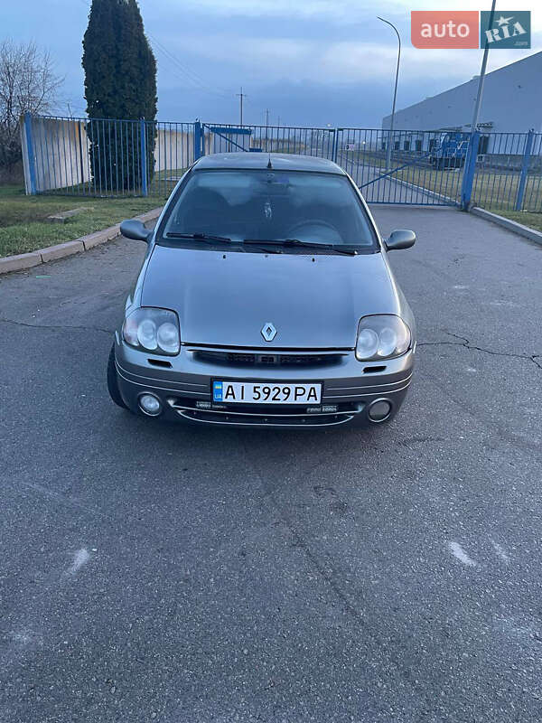 Хэтчбек Renault Clio 2001 в Яготине