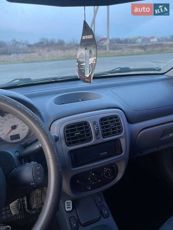 Хэтчбек Renault Clio 2001 в Яготине