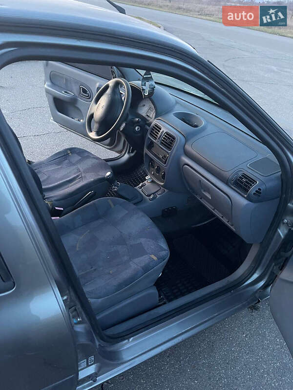 Хэтчбек Renault Clio 2001 в Яготине