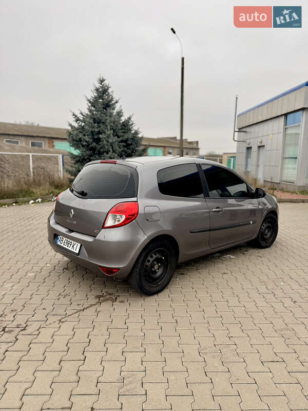 Хэтчбек Renault Clio 2011 в Гайсине
