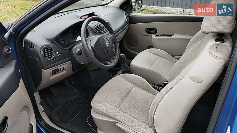 Хэтчбек Renault Clio 2005 в Сумах