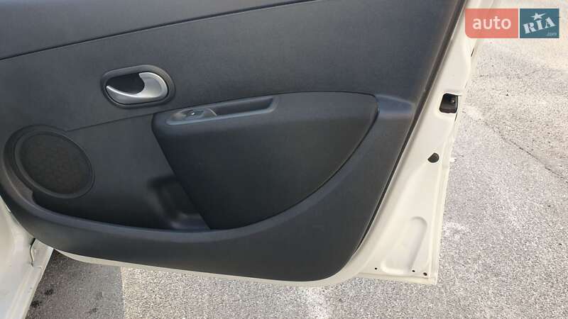 Хэтчбек Renault Clio 2012 в Киеве фото 11 Хэтчбек Renault Clio 2012 в Киеве