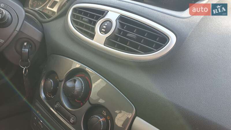 Хэтчбек Renault Clio 2012 в Киеве