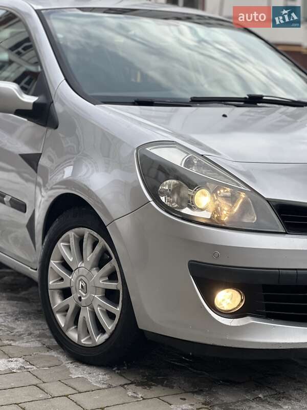 Хэтчбек Renault Clio 2006 в Коломые