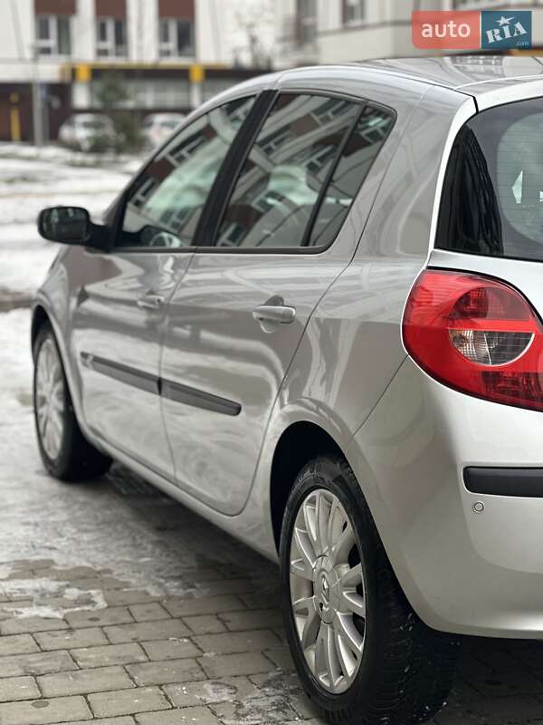 Хэтчбек Renault Clio 2006 в Коломые